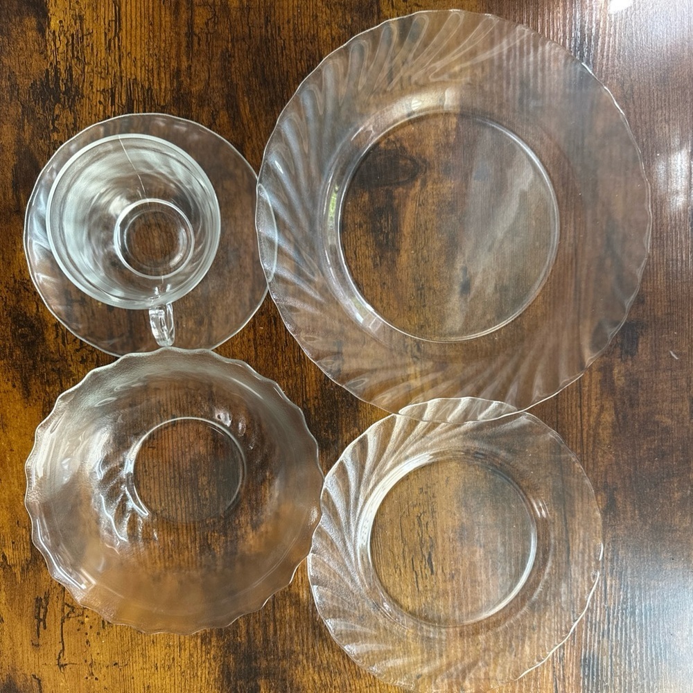 Vintage Arcoroc Clearbrook 20-Piece Dinnerware Set - Service for 4 - Glass Swirl